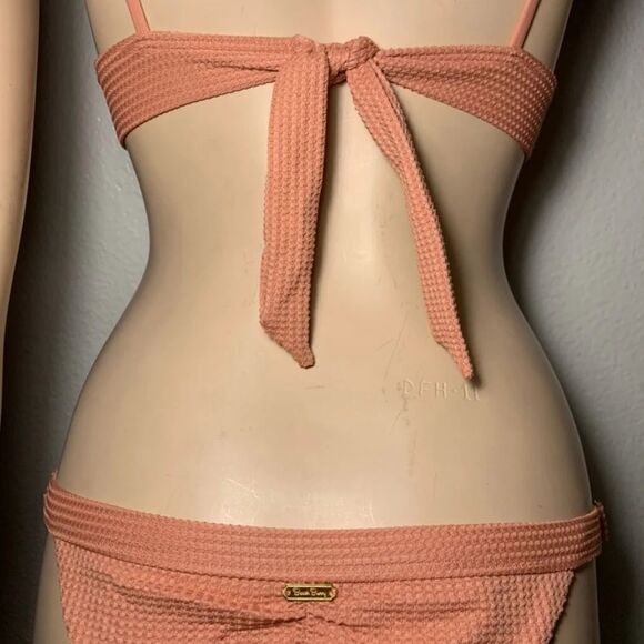 Beach bunny bikini set!! - Picture 4 of 5